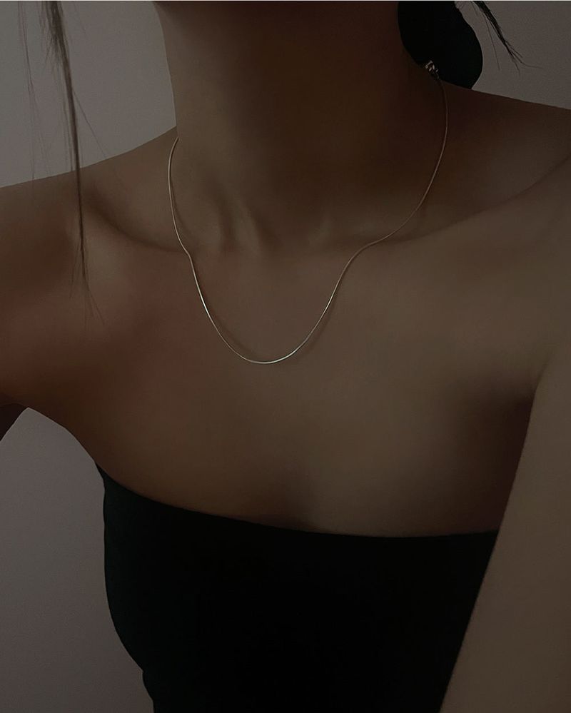 SILKY NECKLACE