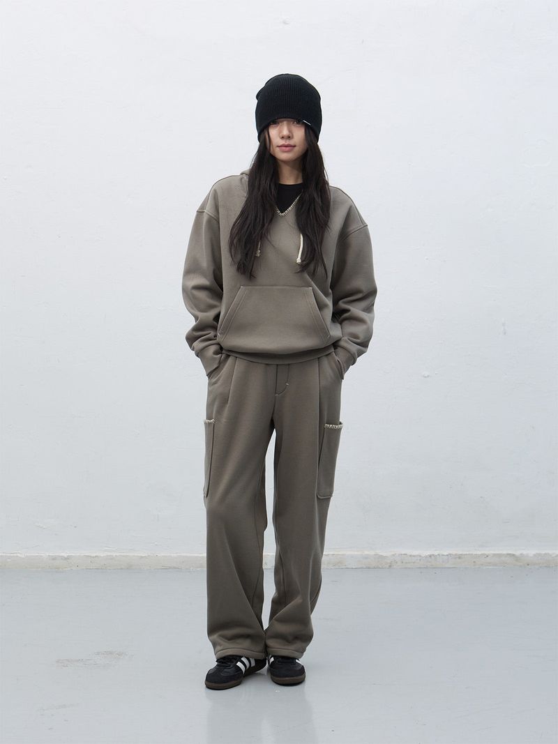 stitch cargo sweat pants