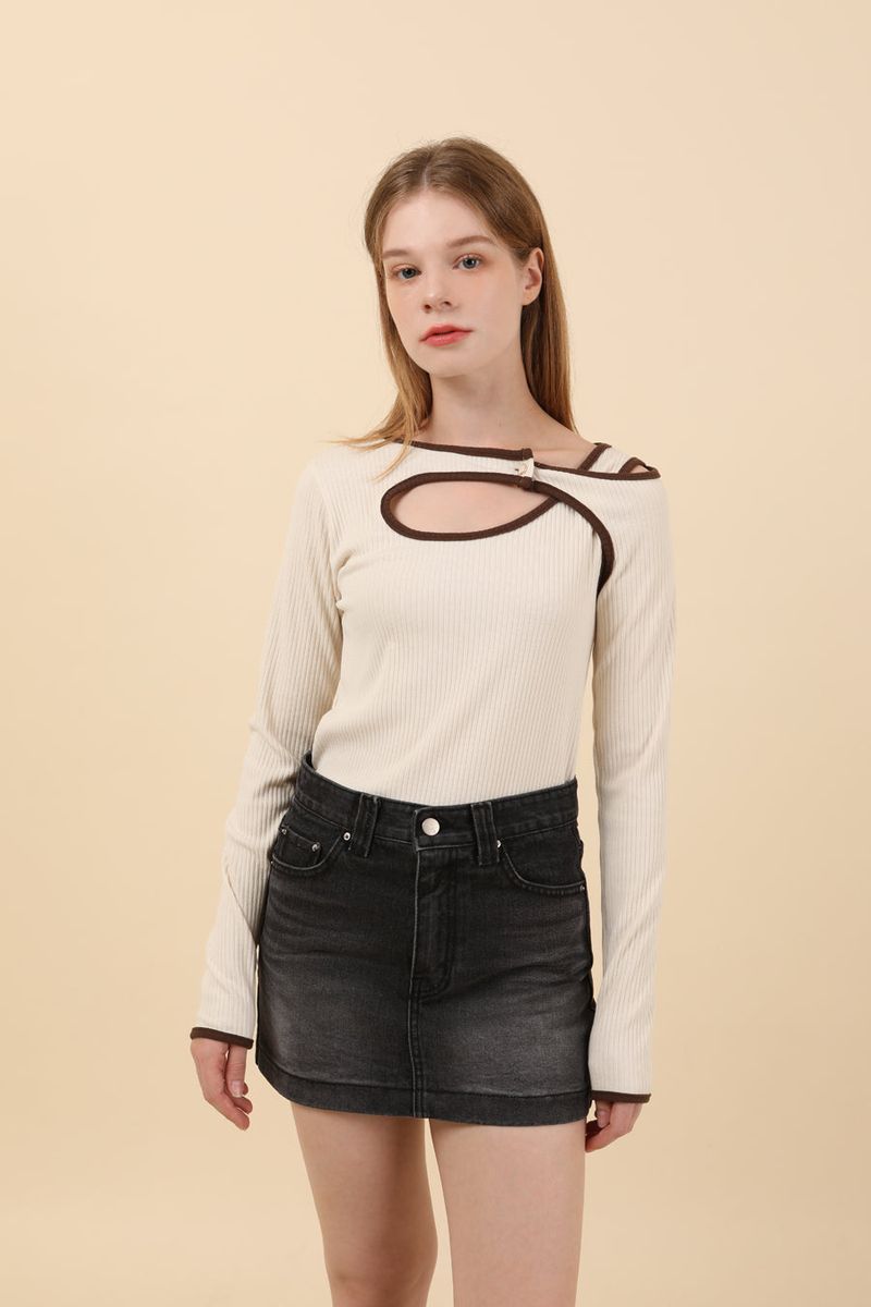 Line Contrast Slim T-shirt Beige