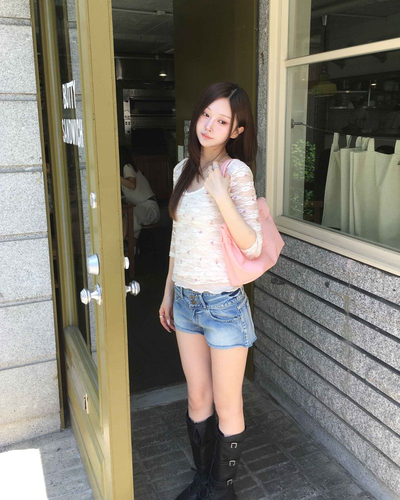 Flower lace T