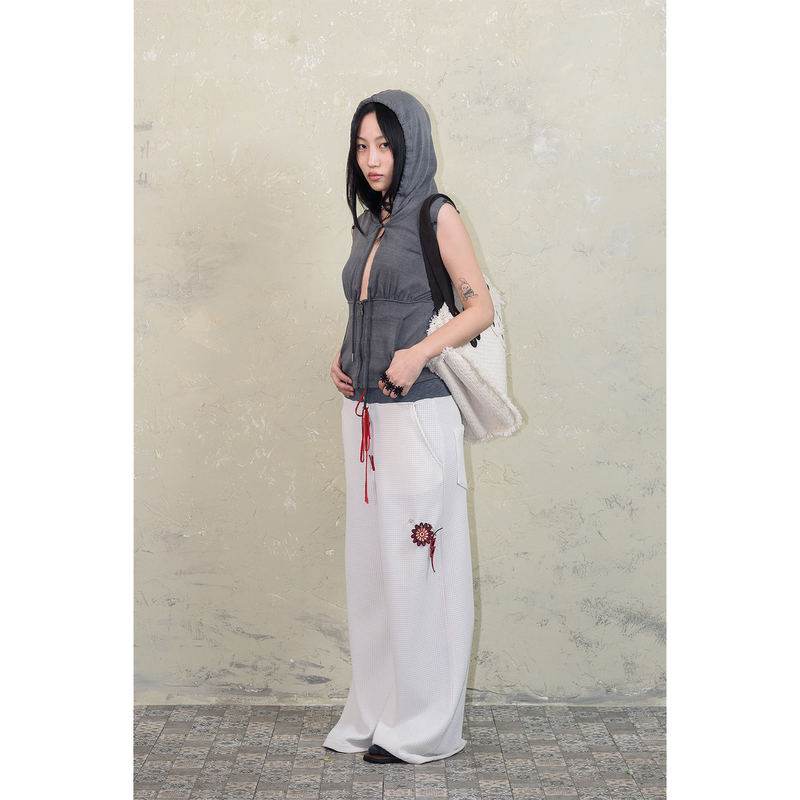 SLEEVE-OFF SHIRRING HOODIE