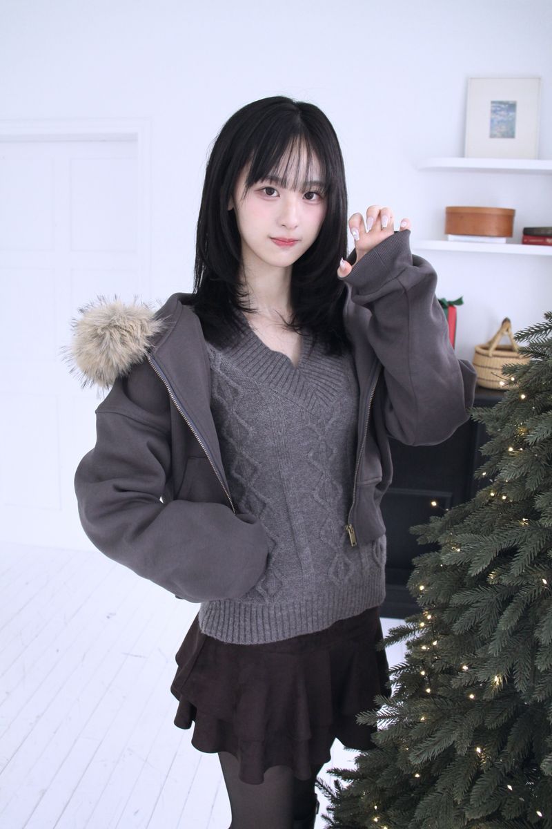 Cropped Fur Hooded Zip-Up (2color)
