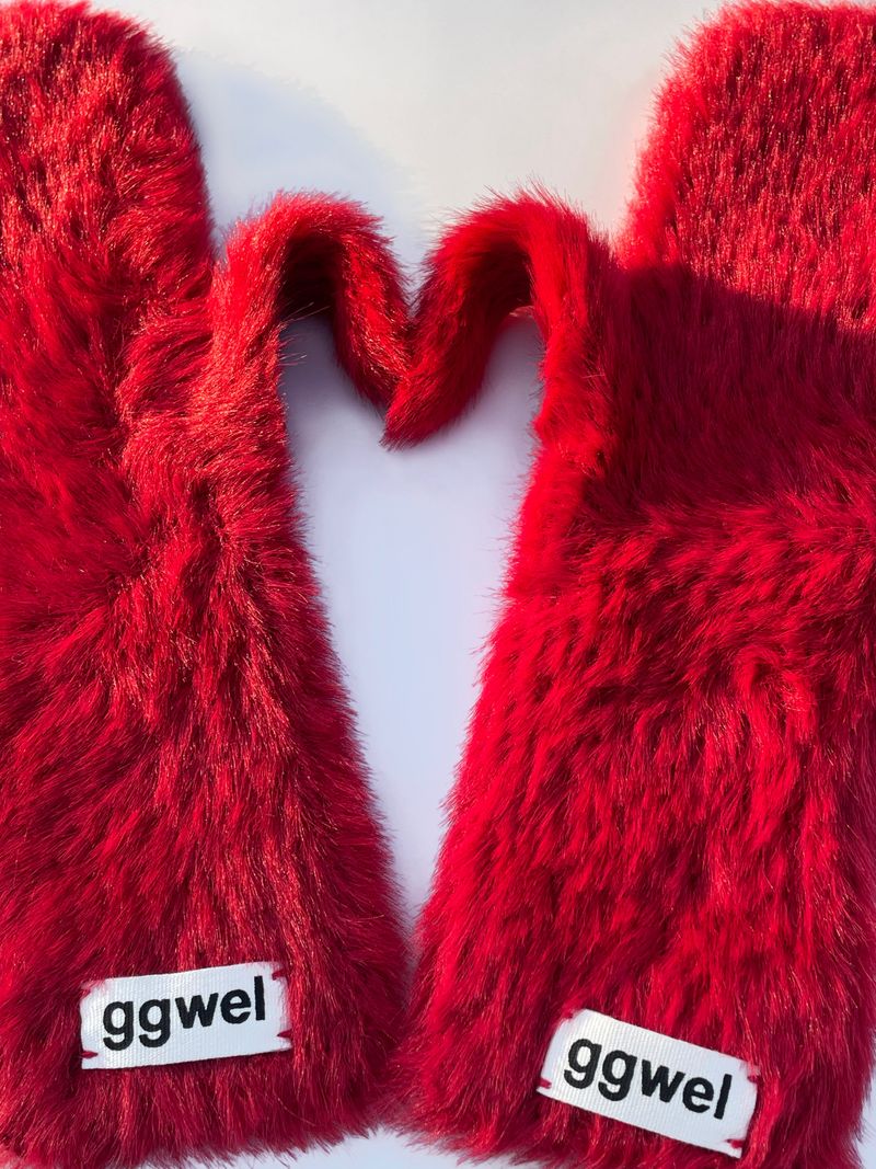 FLUFFY ANGORA GLOVES