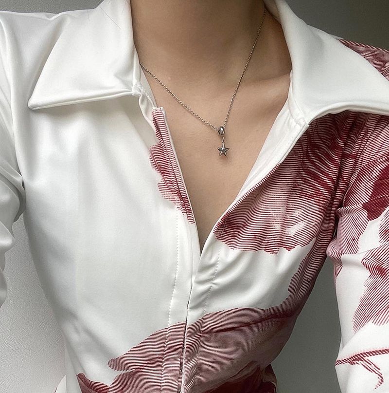Mini loop star necklace