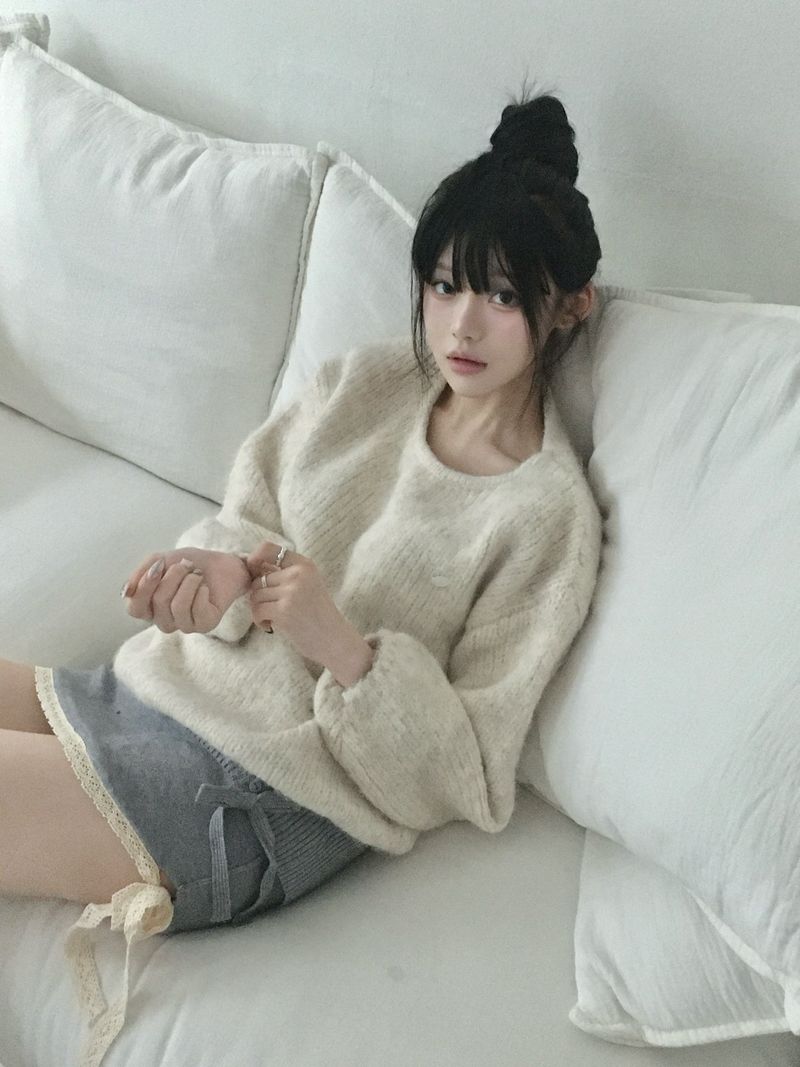 Gray lace knit skirt
