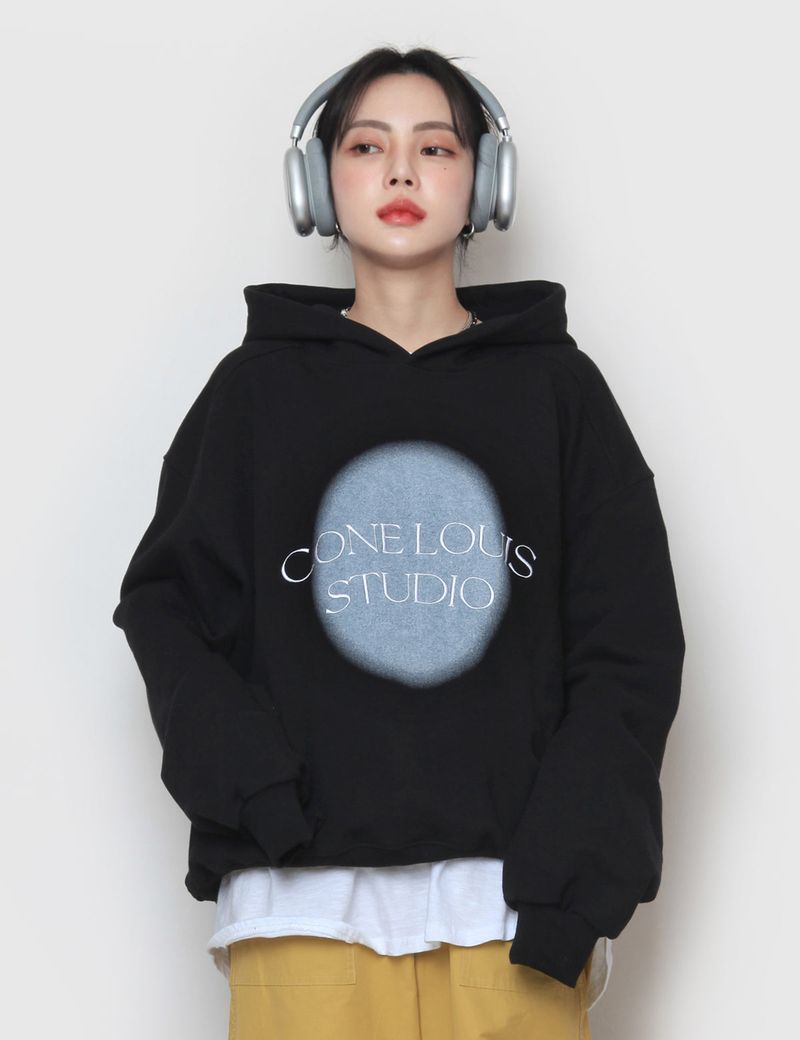 nutellike(ヌテールライク)の「Spray Painting Embroidered Hood(Tops)」