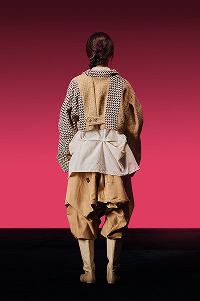 Three-Tuck Sleeve Checkered Coloring Cropped Jacket (Beige)