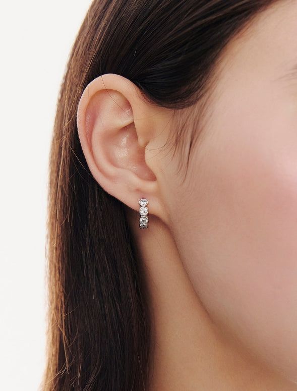 hyeres lor（イエール・ロール）の「26SS★ Essence (W) Round Bezel Tennis One-Touch Earrings S（Accessories）」