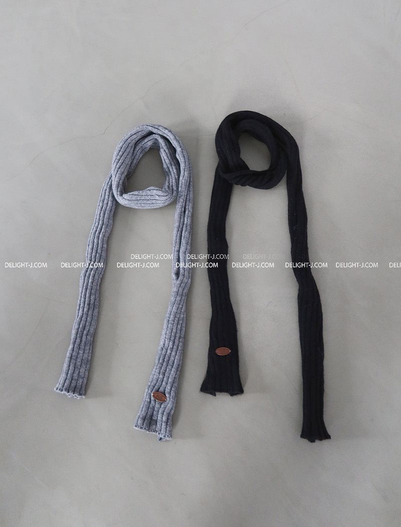 V-neck knit patch long muffler