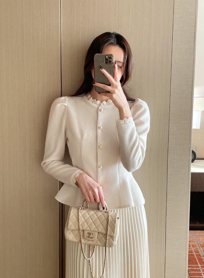 iam mari（アイアム マリ）の「Chelly Pearl Lace Peplum Blouse（Tops）」