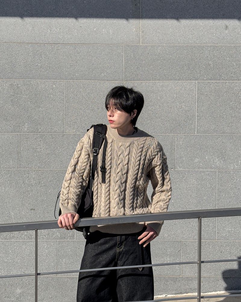 Cabbler Heavy Cable Knit Round Neck