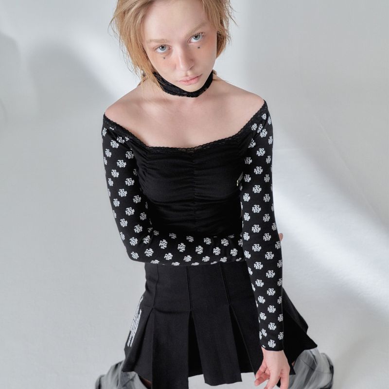 Roseapple（ローズアップル）の「203-LOGO LETTERING OFF SHOULDER（Tops）」