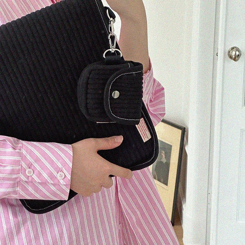 studio moncher（スタジオ モンシェール）の「タブレットポーチ [L] (Black)（スマホグッズ/小物）」
