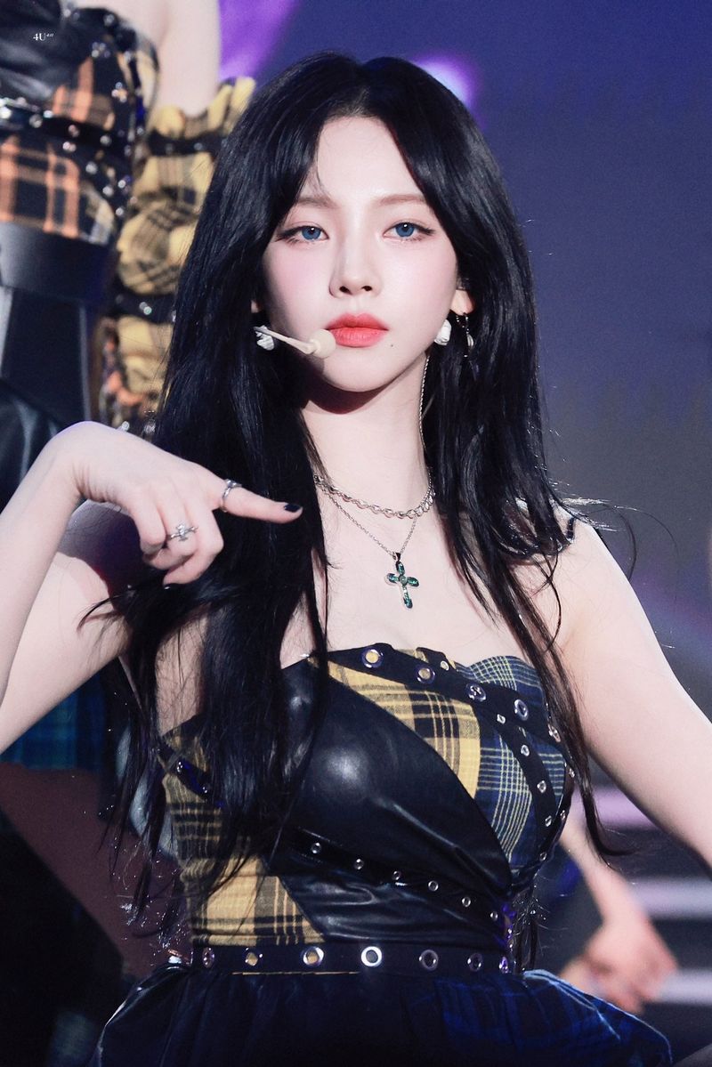  [Aespa Karina, IVE Gaeul Piercing] Sparkle Sparkle Huggies Piercing