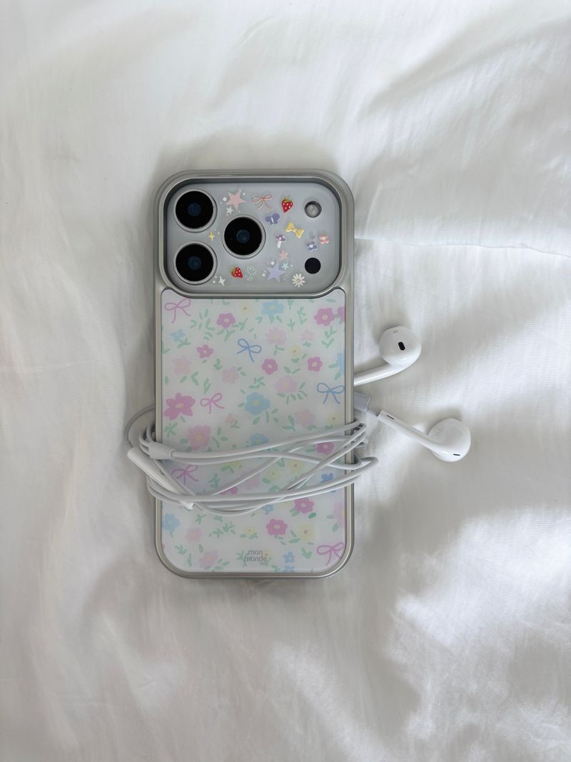 mon monde（モンモンド）の「blooming phone case（Smartphone Accessories）」