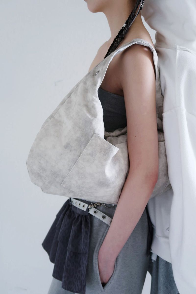 EYELET LEATHER BAG -WHITE
