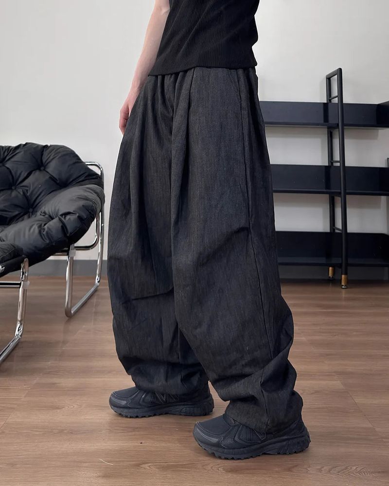 Howt Over Curved Denim Pants