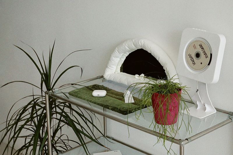 SLEEPTIGHT OBJECT（スリープタイトオブジェクト）の「nature desk rug - walking people（Interior）」