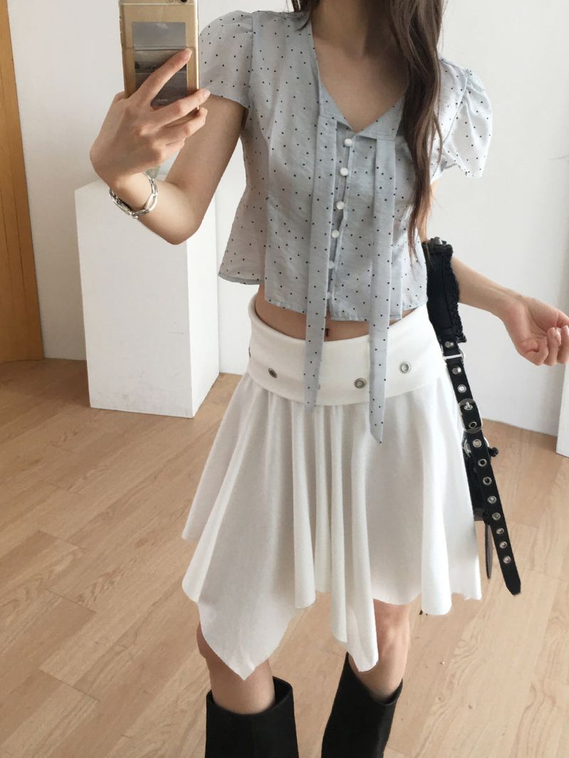 Dot tie puff blouse
