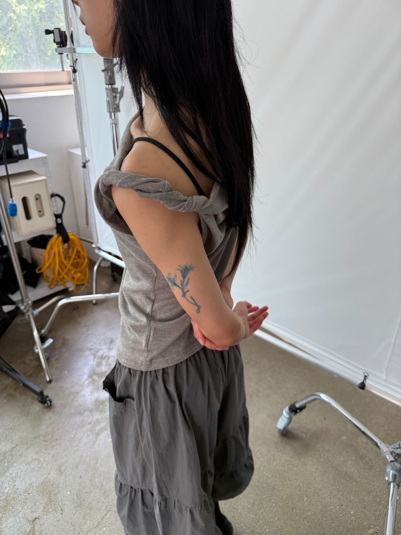  UNBAL SHOULDER TOP