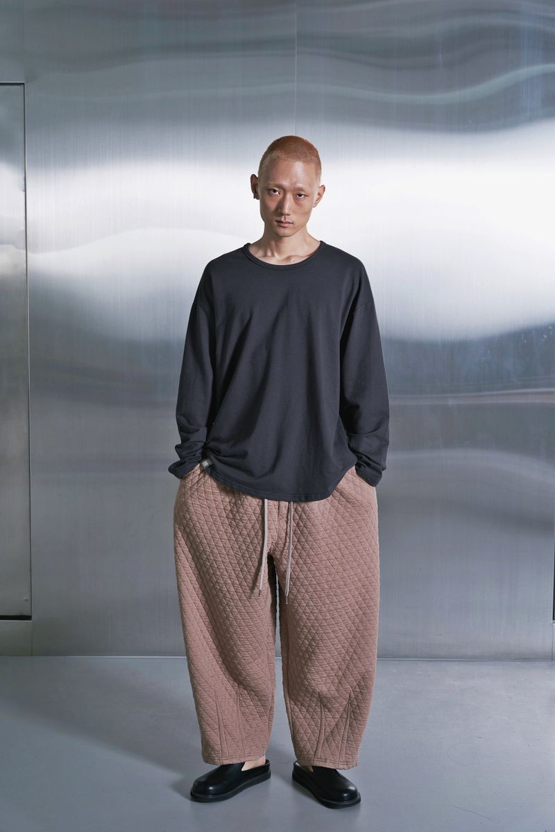 ESSENTIAL PLEAT U-NECK TEE (Charcoal)