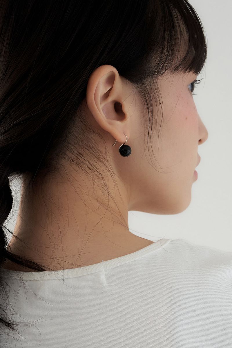 [silver925] black ball hook earring