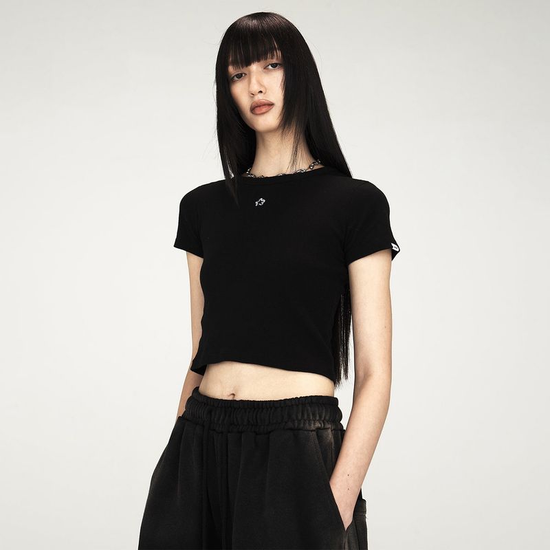 ULKIN（オルキン）の「Mini MUGUNG Embroidery Tight T-shirt_Black（Tops）」