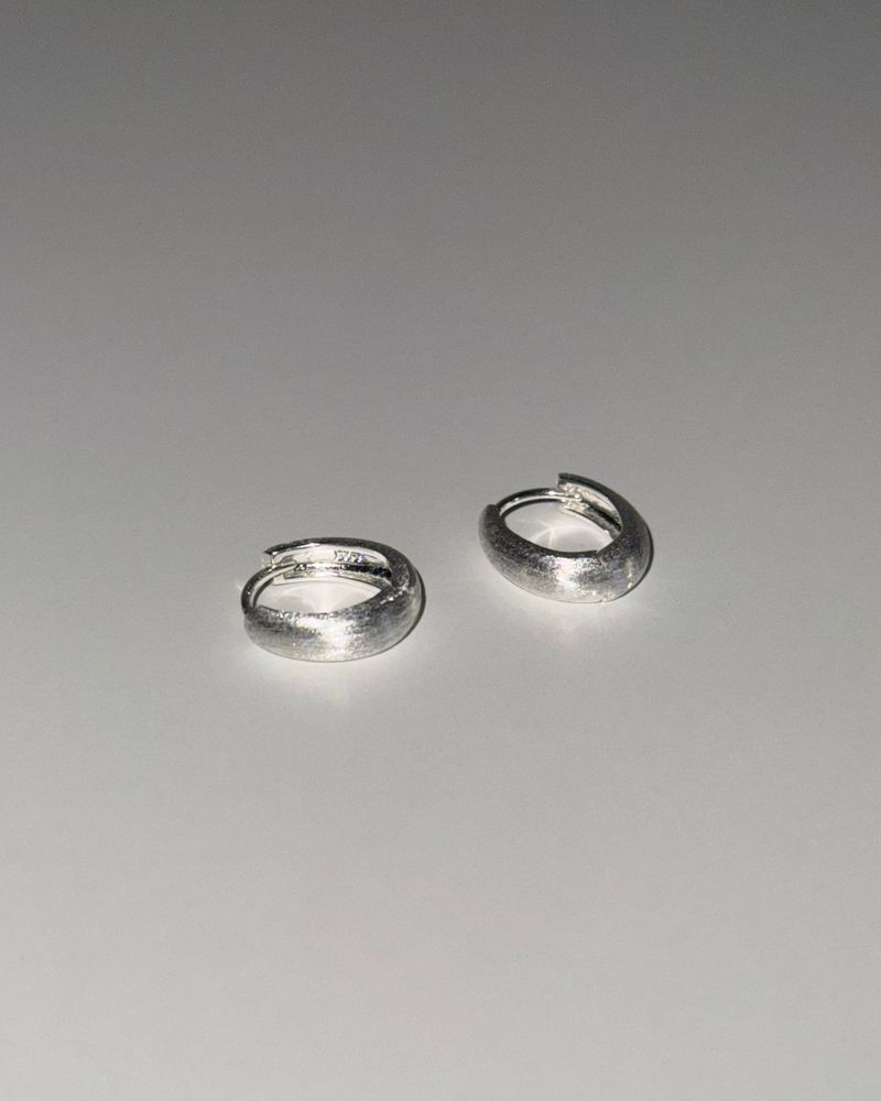 Truth earring (silver)