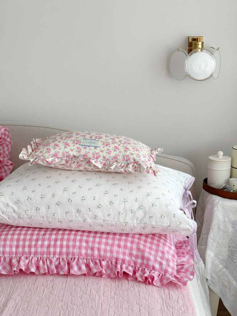 Flo ribbon string pillow cover floral pattern hotel style
