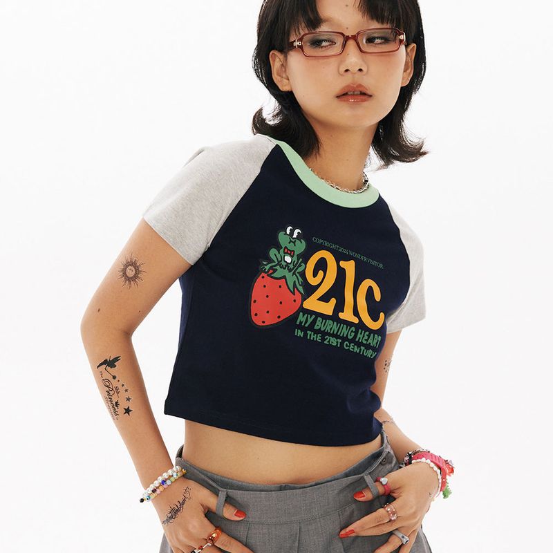 wonder visitor（ワンダービジター）の「21C FROG Raglan Crop T-shirt [2Color]（Tops）」