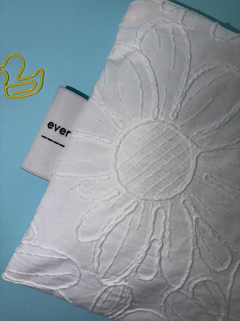 Sunflower thread square pouch - white