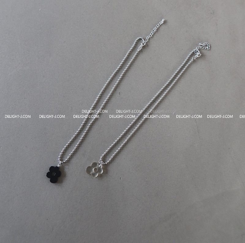 Flower pendant military string necklace