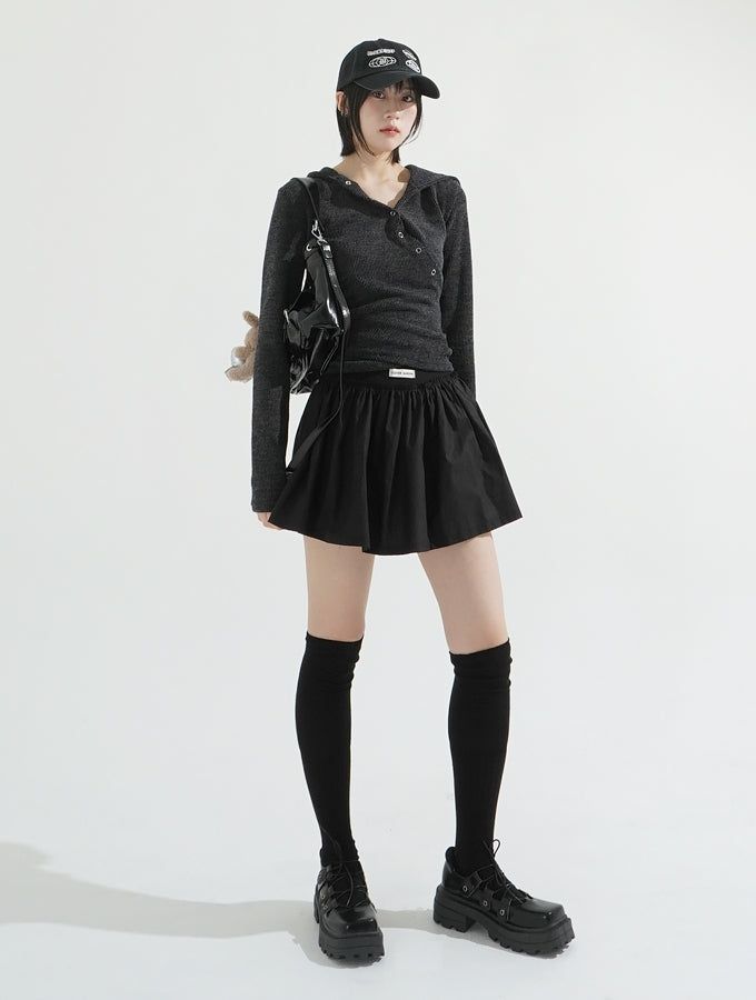 Labeling pleats skirt