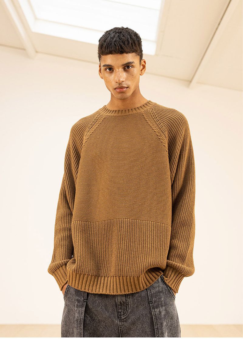 HALF INCISION OVERSIZED KNIT