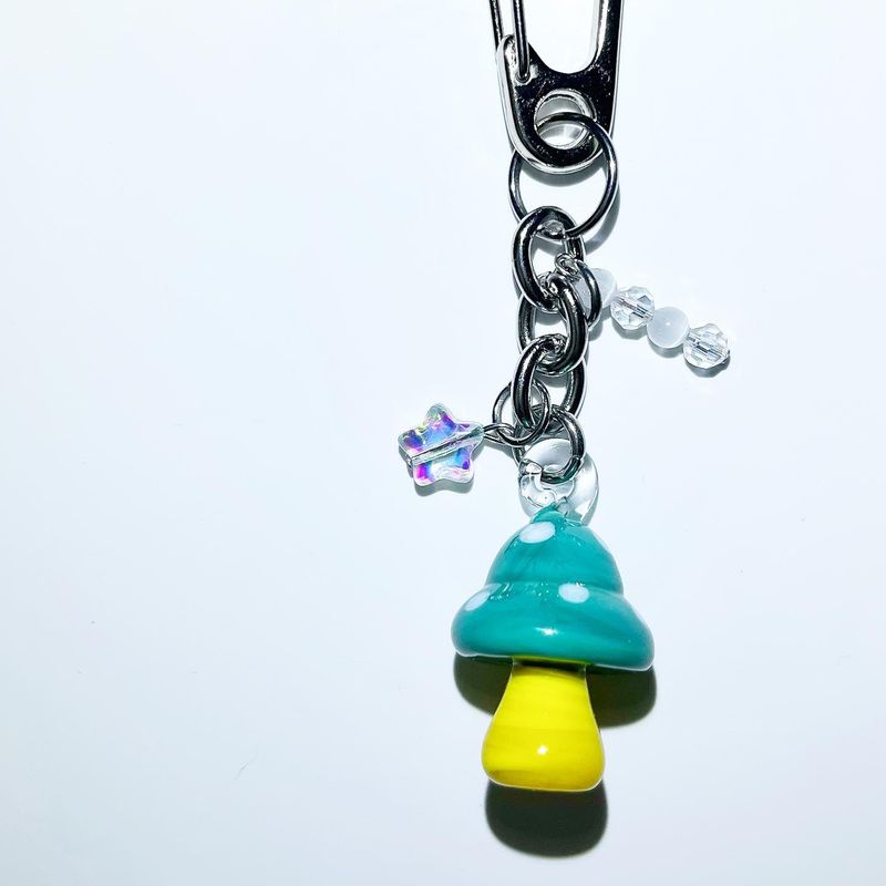 Trippy mushroom keychain