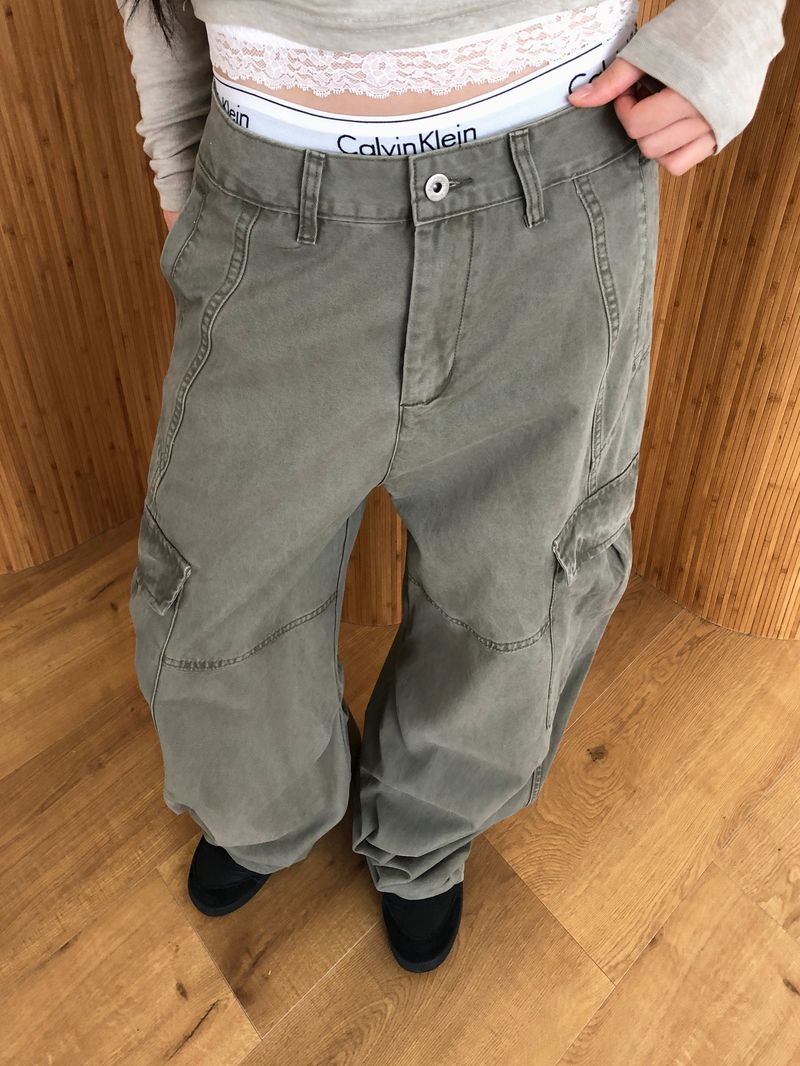 Liqu Panel Curved Wide Cargo Pants