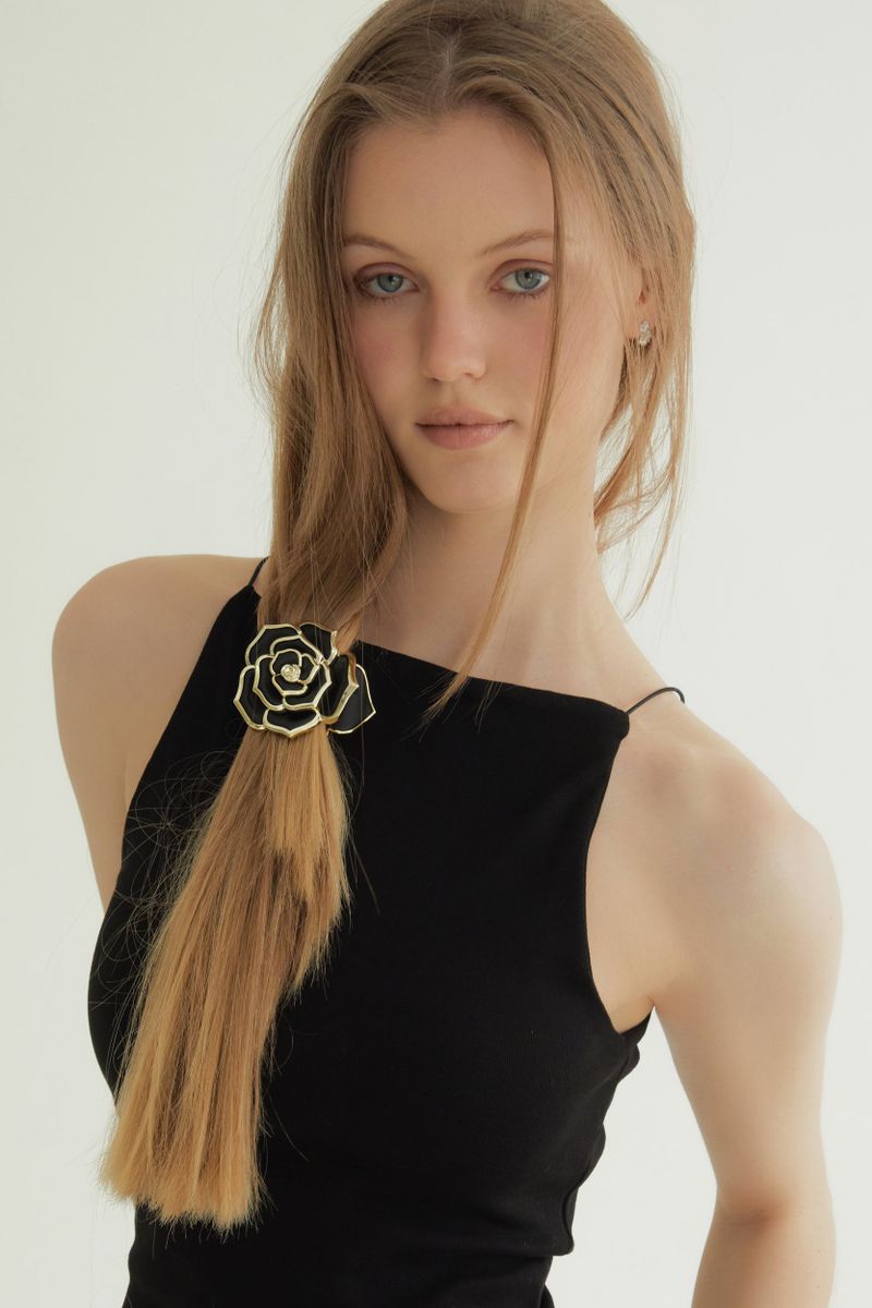 LOLLA（ローラ）の「ローズクリップ（ヘアアクセサリー）」