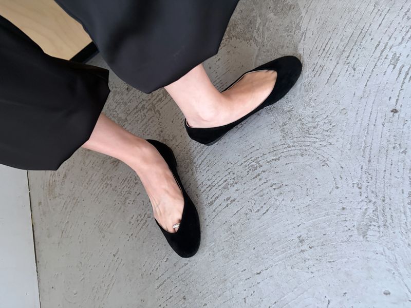 suede round toe flat