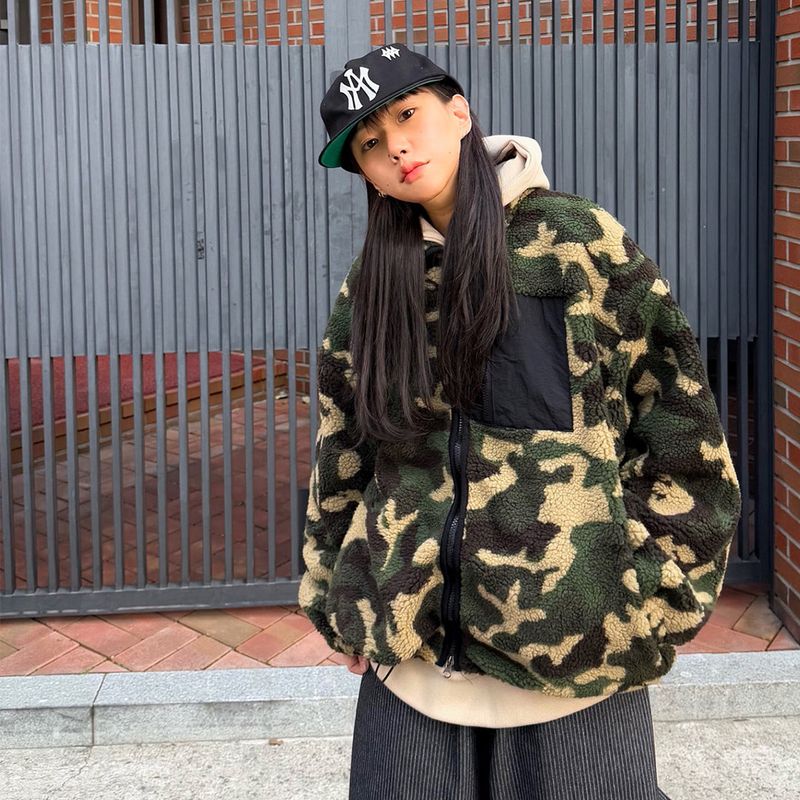 HundoP（ハンドピー）の「Oversized Camo Sherpa Zip-Up（Jackets/Outerwear）」