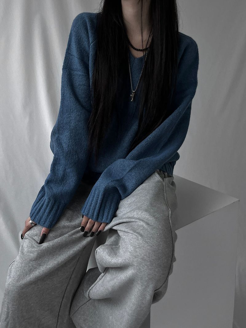 URBAN UNIQUE（アーバンユニーク）の「basic V-neck knit (2color)（Tops）」