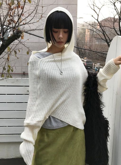 OFF-SHOULDER DRAPE HOOD KNIT