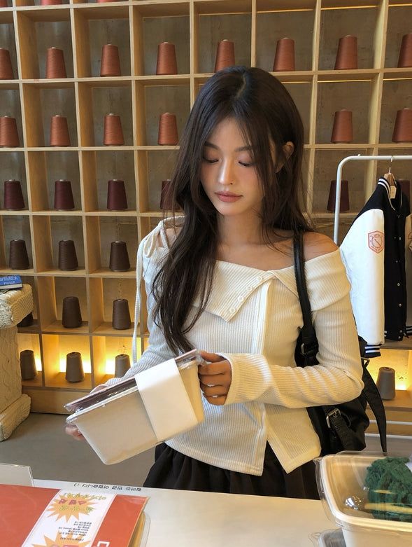 Cashier Button Off-Shoulder Unbalance Ribbon Knit