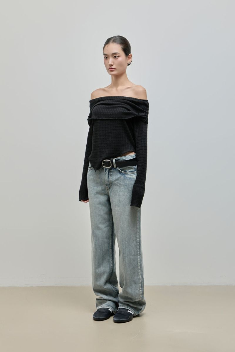 Cowl-neck Open Shoulder Tee_Black