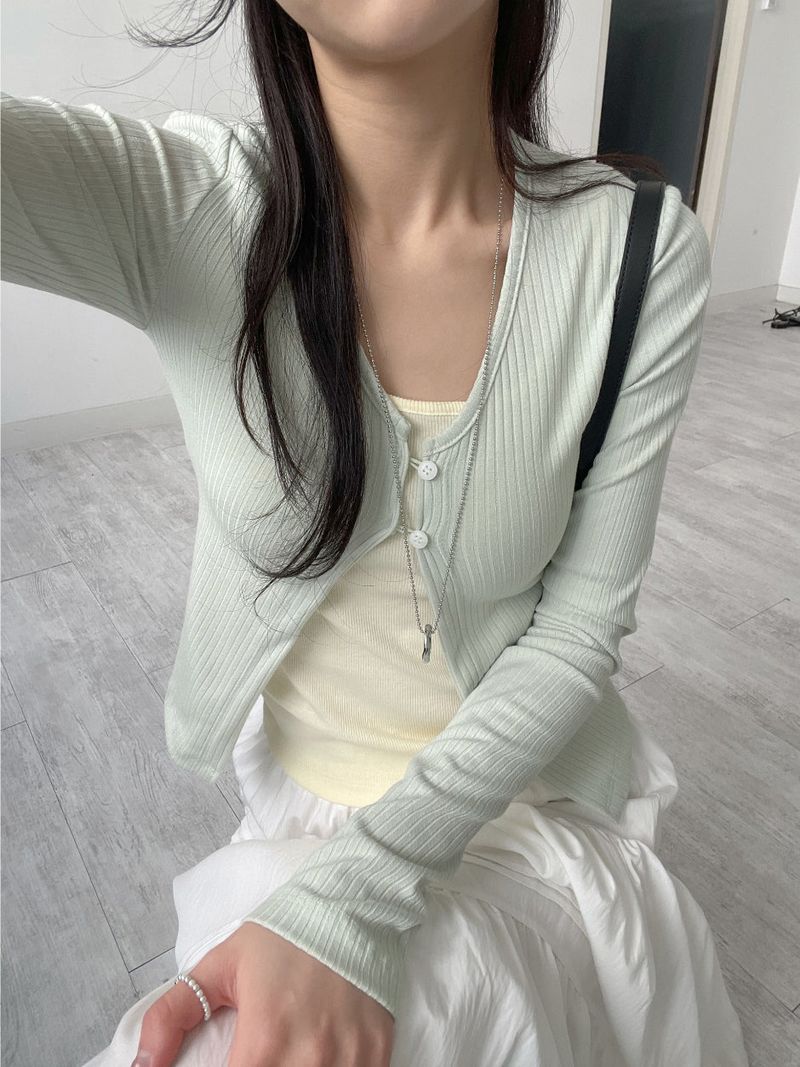 INCHANT ME（インチャントミー）の「ツーボタン スリット リブ カーディガン Tシャツ（トップス）」