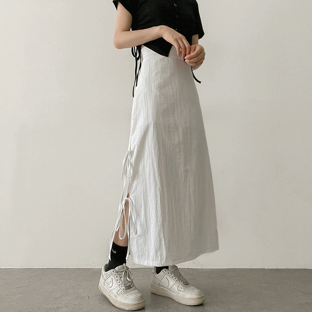 hijjoo（ハイチュー）の「Moont Nylon Side Ribbon String Long Skirt（Skirts）」