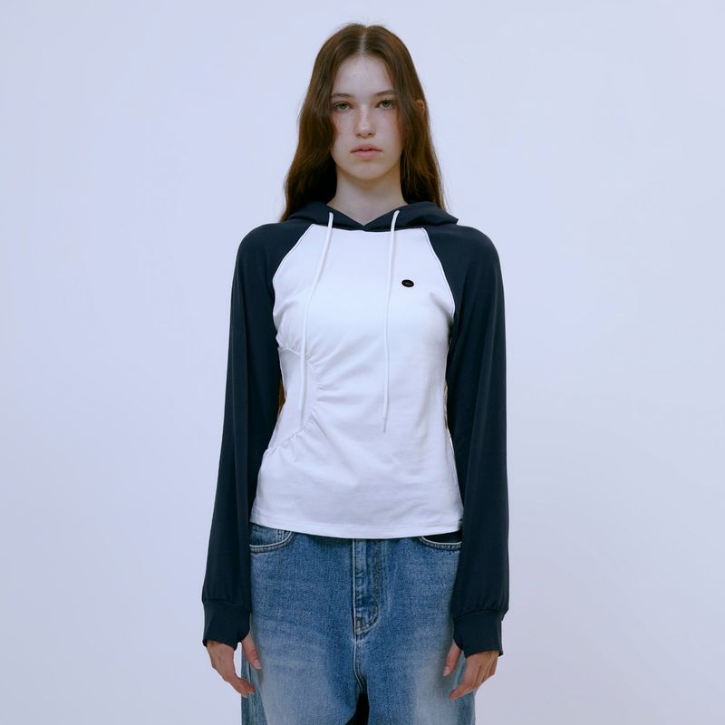 13MONTH(サーティーンマンス)の「Asymmetric Ruched Hoodie (NAVY)(Tops)」