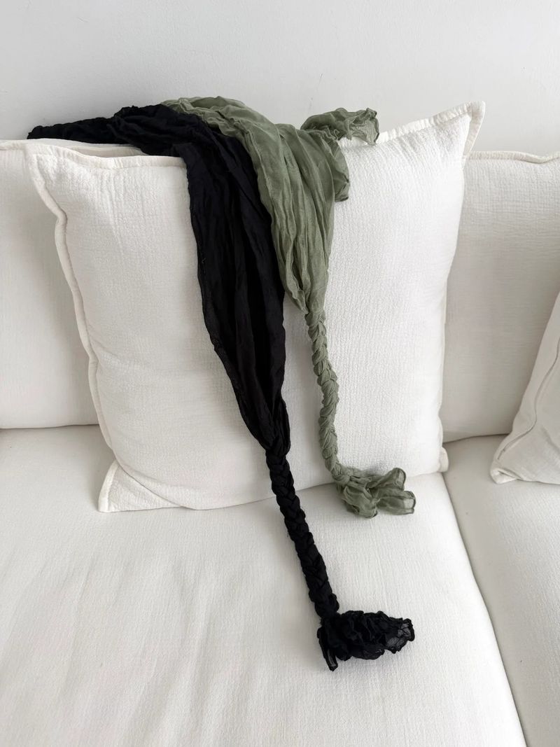 Pigtail scarf (2c)