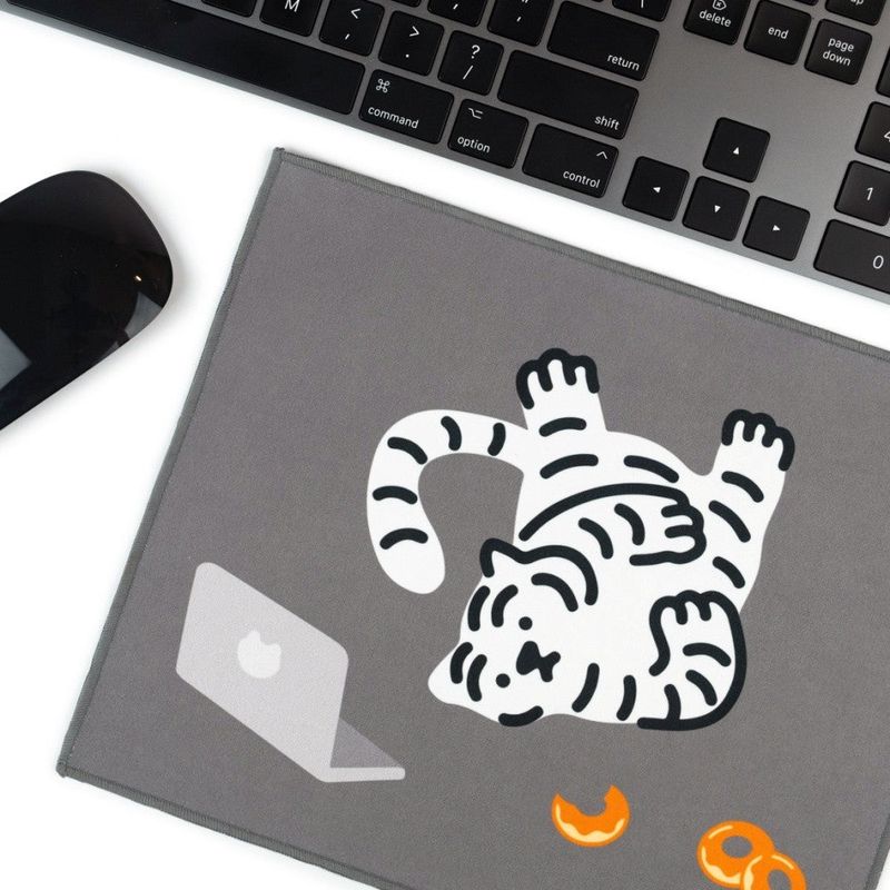 DOUGHNUT TIGER MOUSE PAD