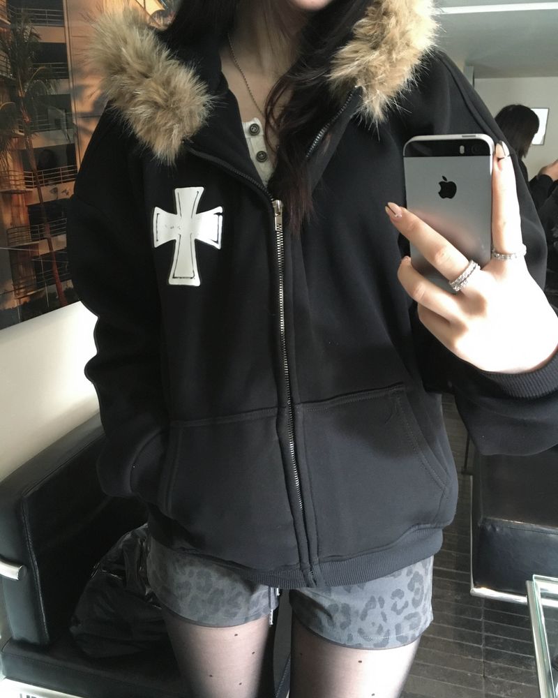 Cross fur hood jumper