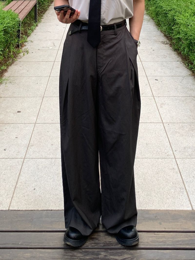 Double Tuck Stripe Wide Slacks
